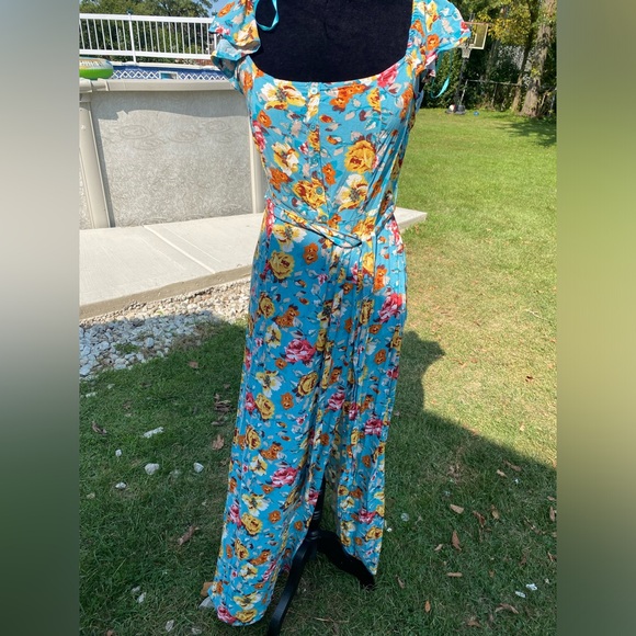 Dresses & Skirts - Floral Maxi Dress